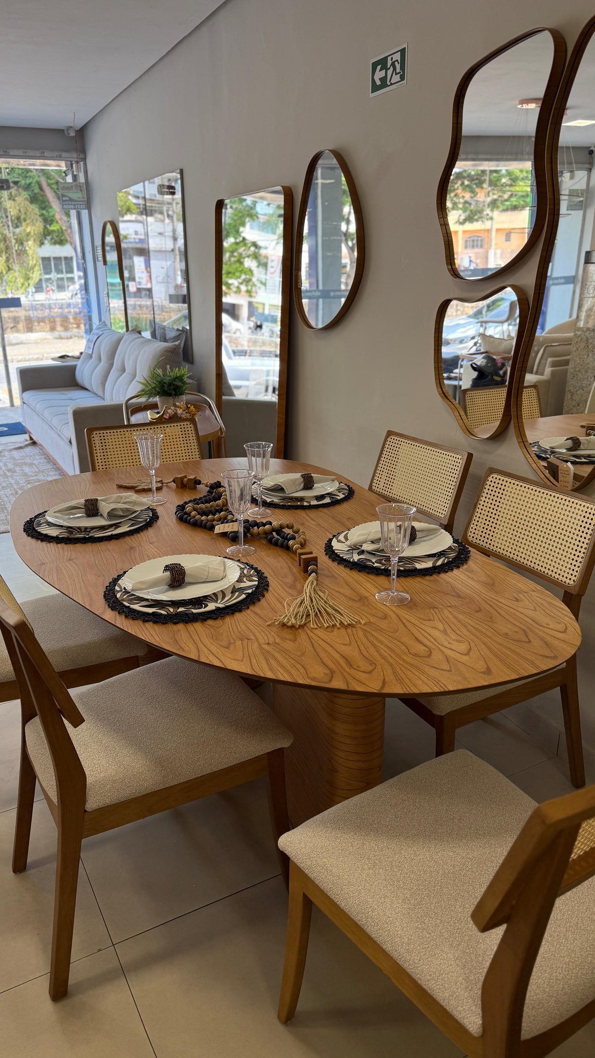 Mesa Orgânica com Cadeiras Firenze
